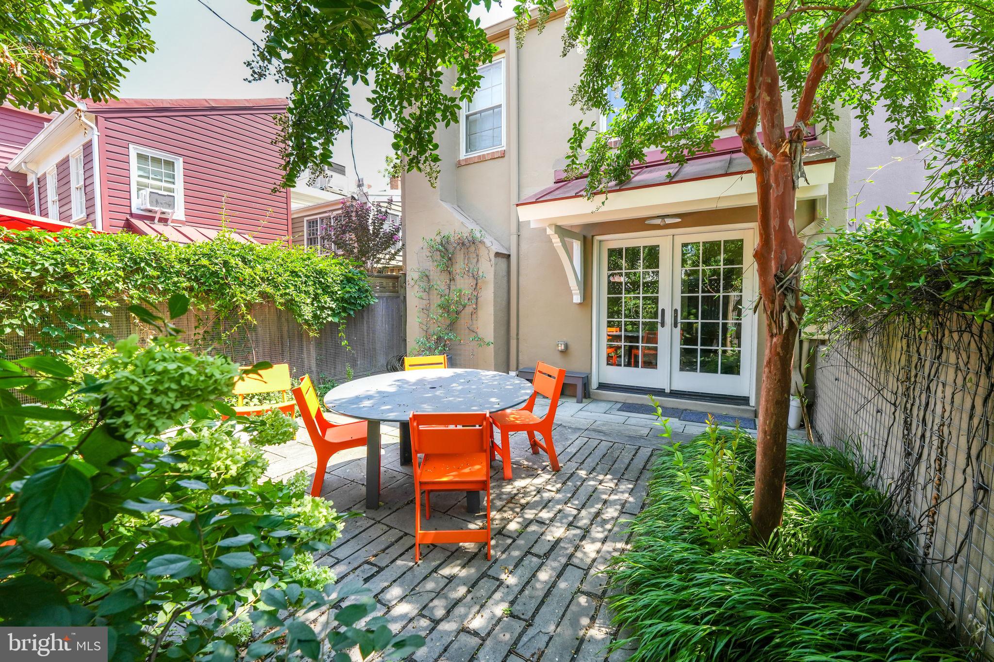 205 S FAYETTE STREET S