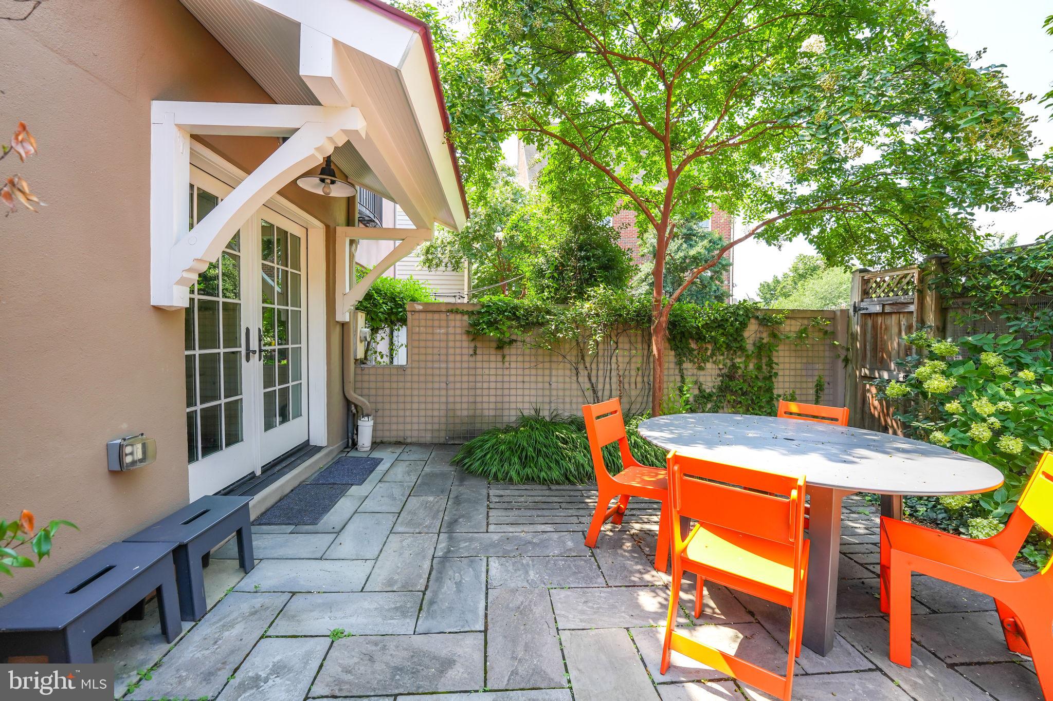 205 S FAYETTE STREET S