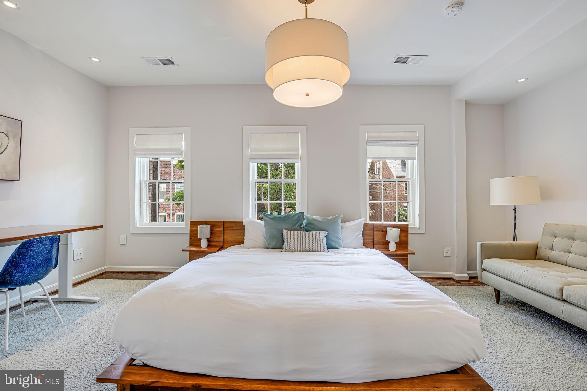 205 S FAYETTE STREET S