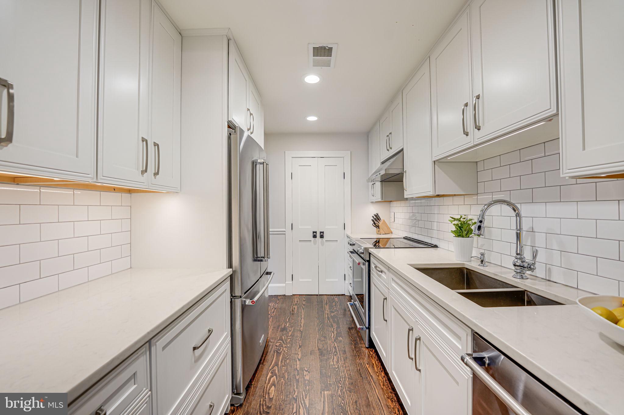 205 S FAYETTE STREET S