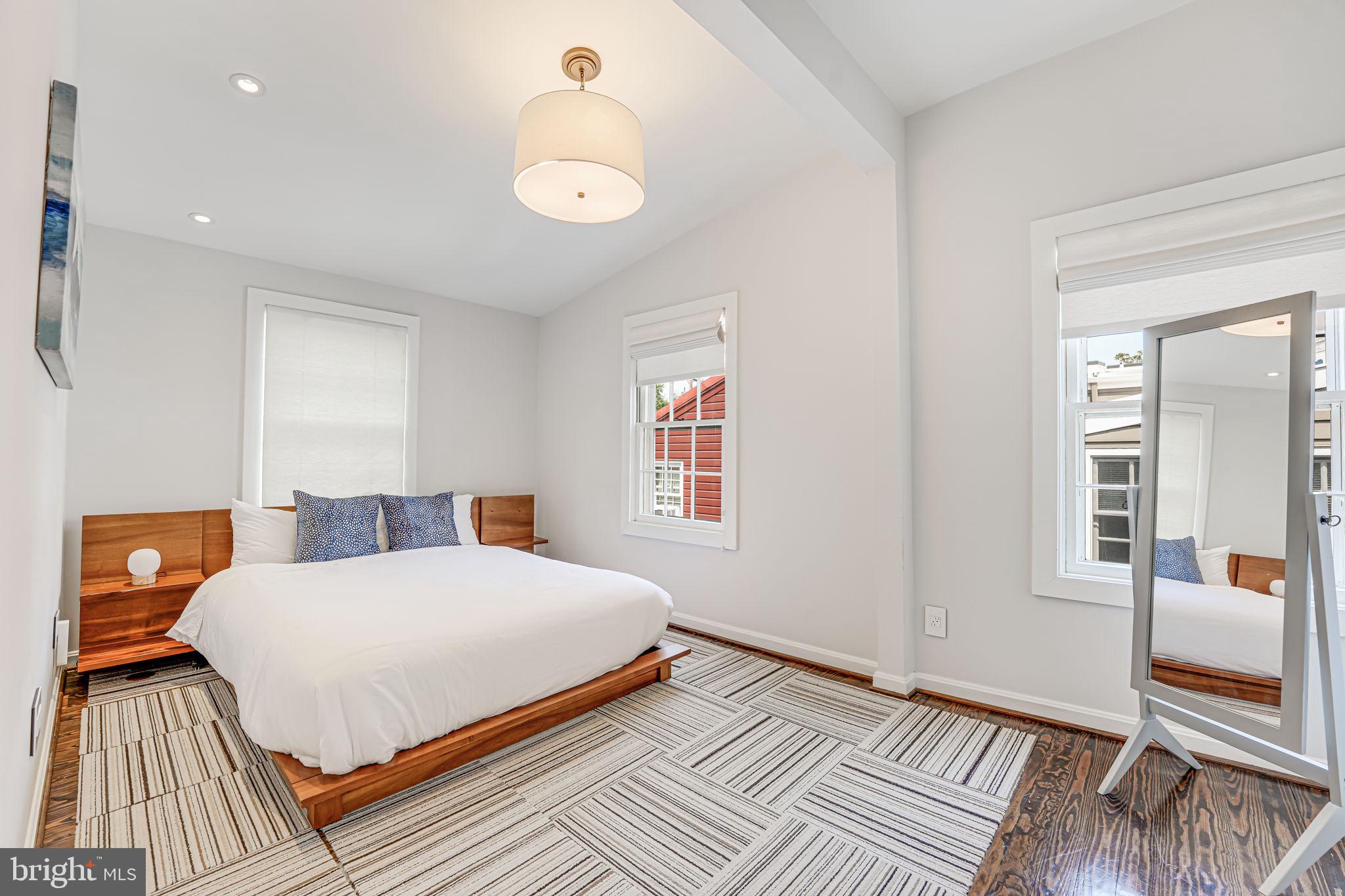 205 S FAYETTE STREET S