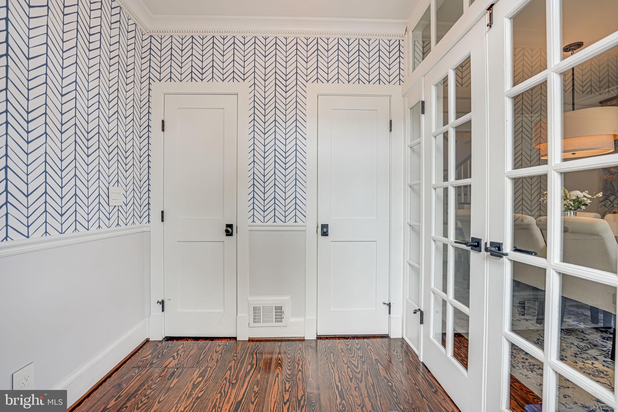 205 S FAYETTE STREET S