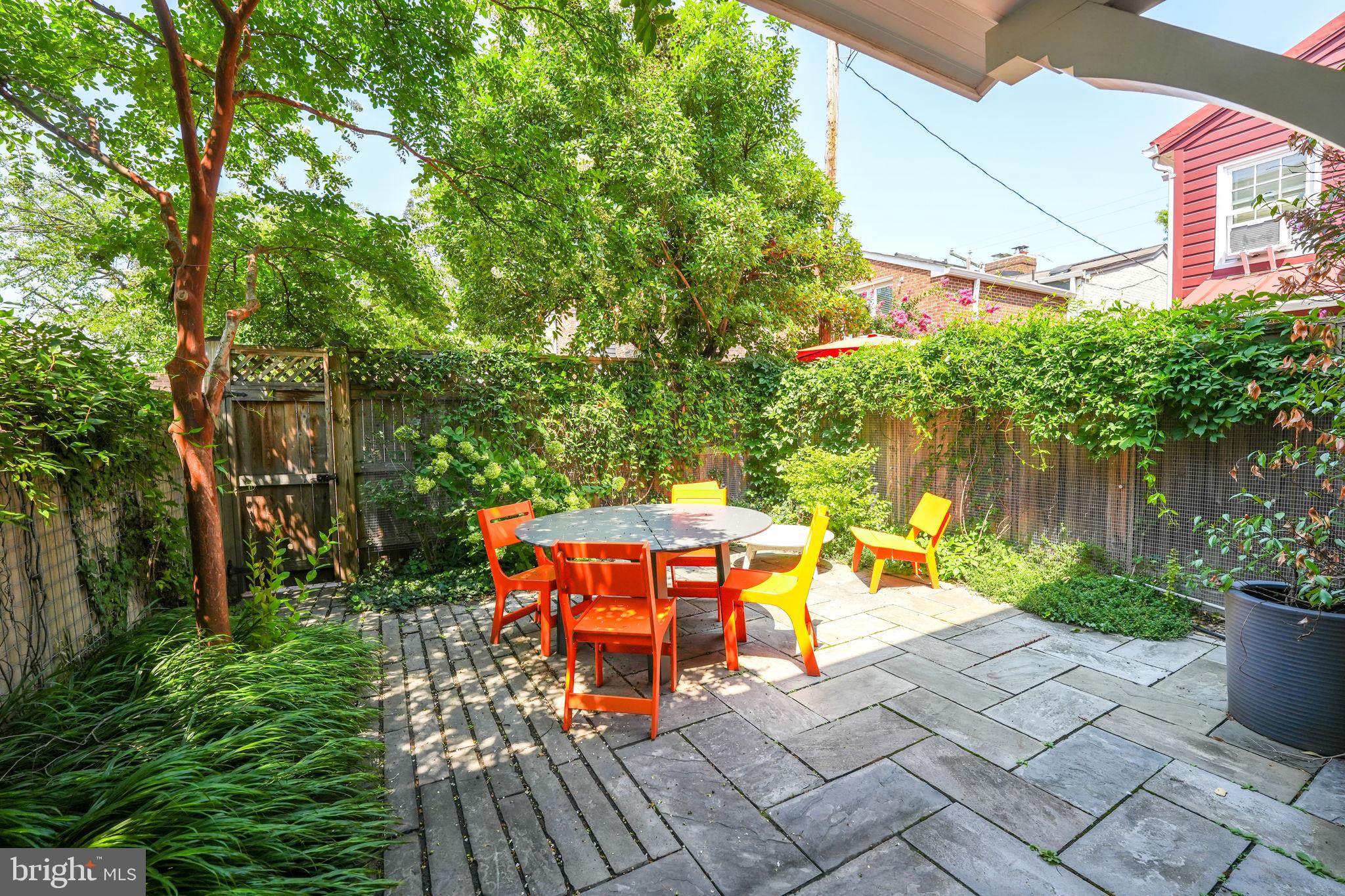 205 S FAYETTE STREET S