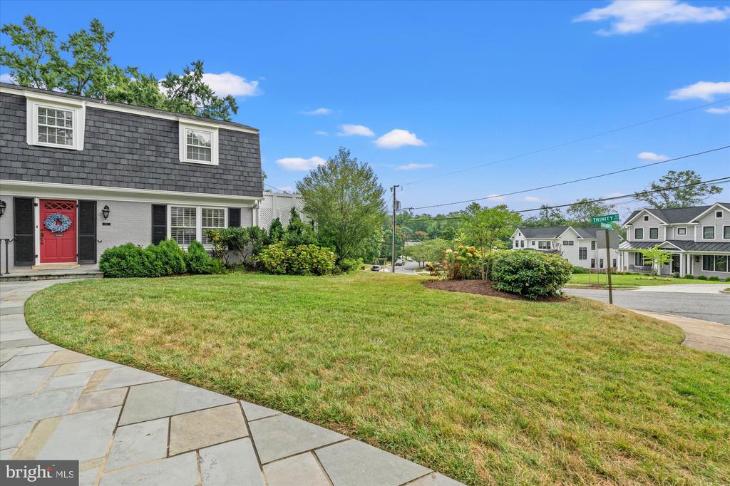501 CANTERBURY LANE