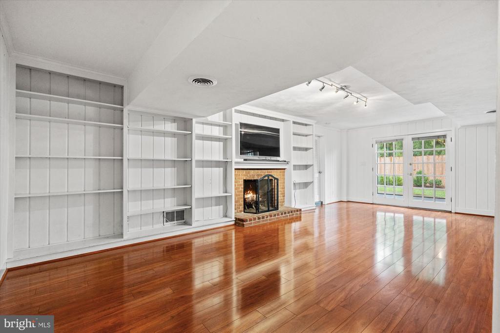 501 CANTERBURY LANE