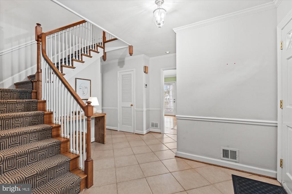 501 CANTERBURY LANE