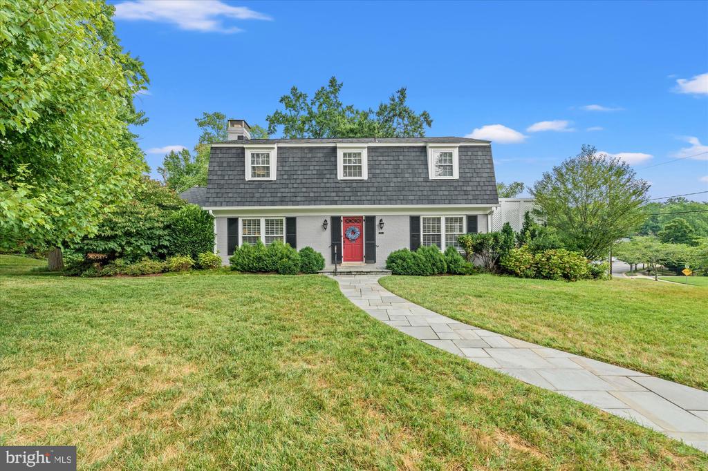 501 CANTERBURY LANE
