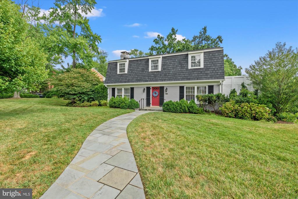 501 CANTERBURY LANE
