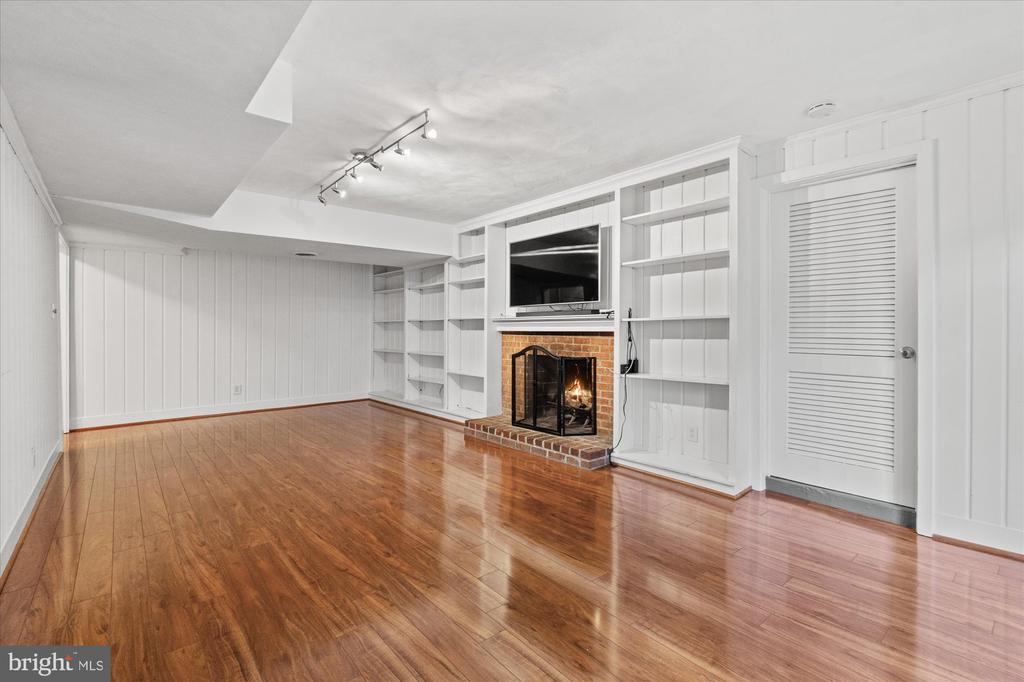 501 CANTERBURY LANE
