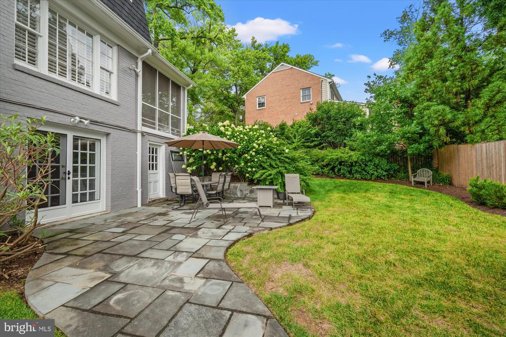 501 CANTERBURY LANE