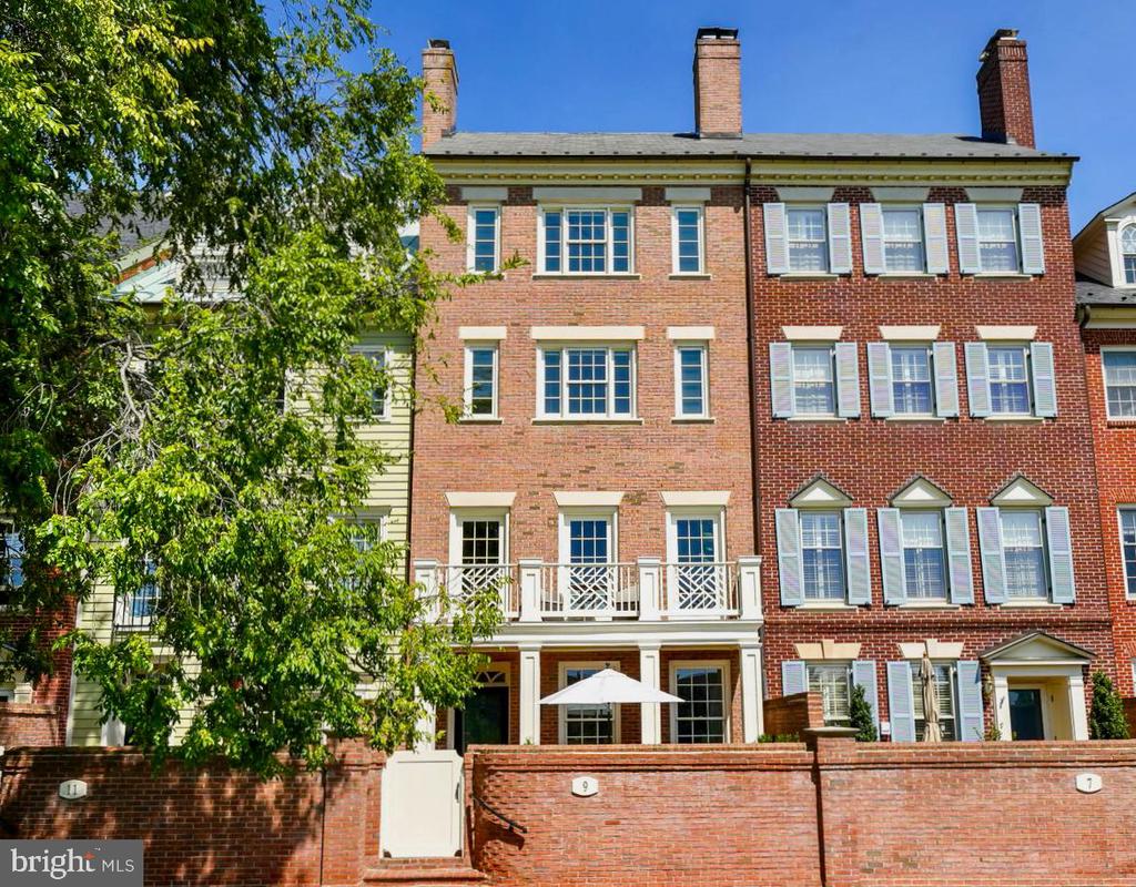9 WILKES STREET