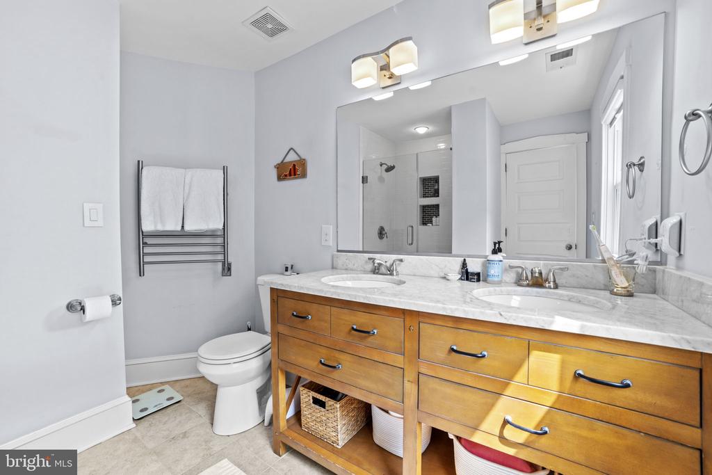 102 E LINDEN STREET