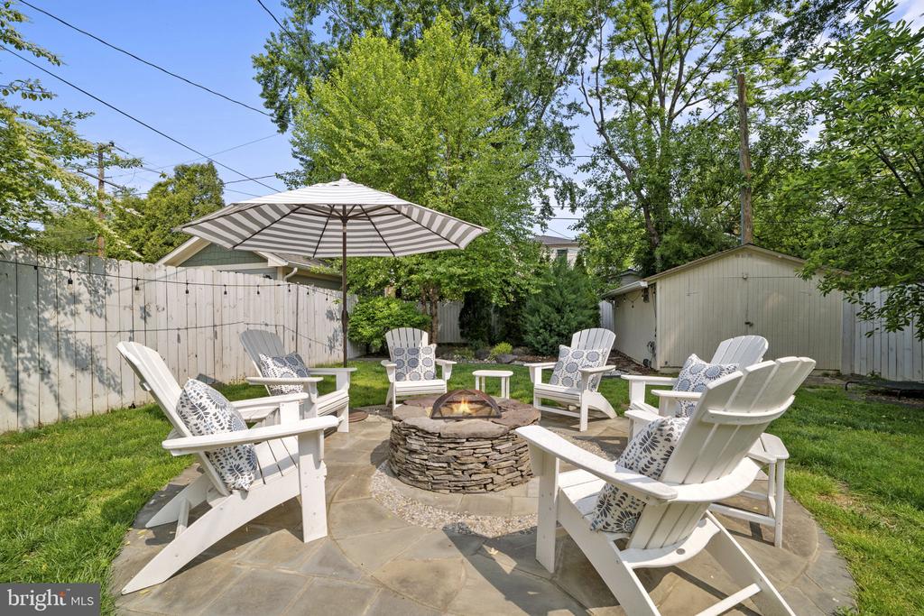 102 E LINDEN STREET