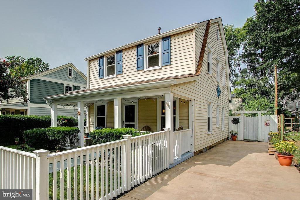 102 E LINDEN STREET