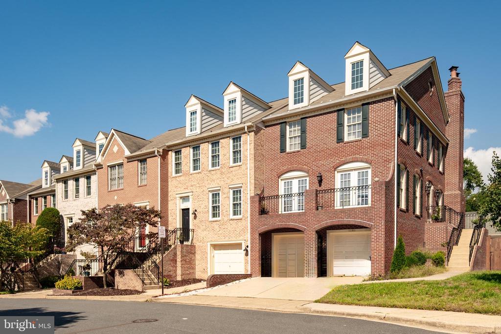 1103 QUAKER HILL COURT