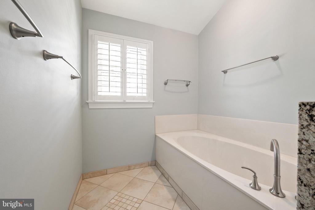 1103 QUAKER HILL COURT