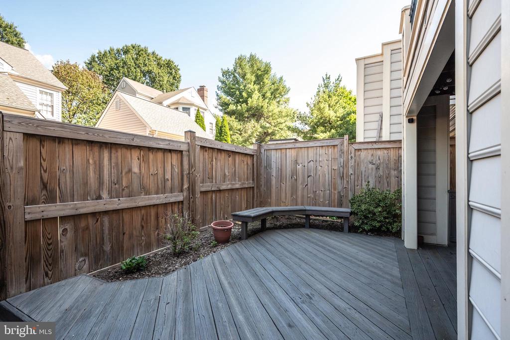 1103 QUAKER HILL COURT
