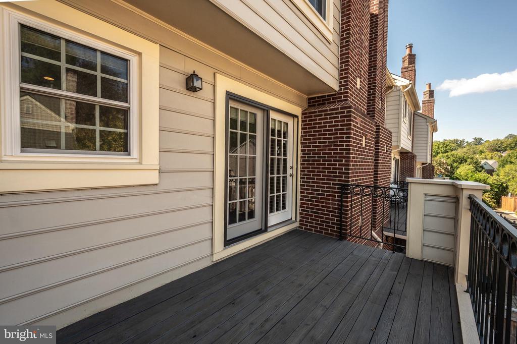1103 QUAKER HILL COURT
