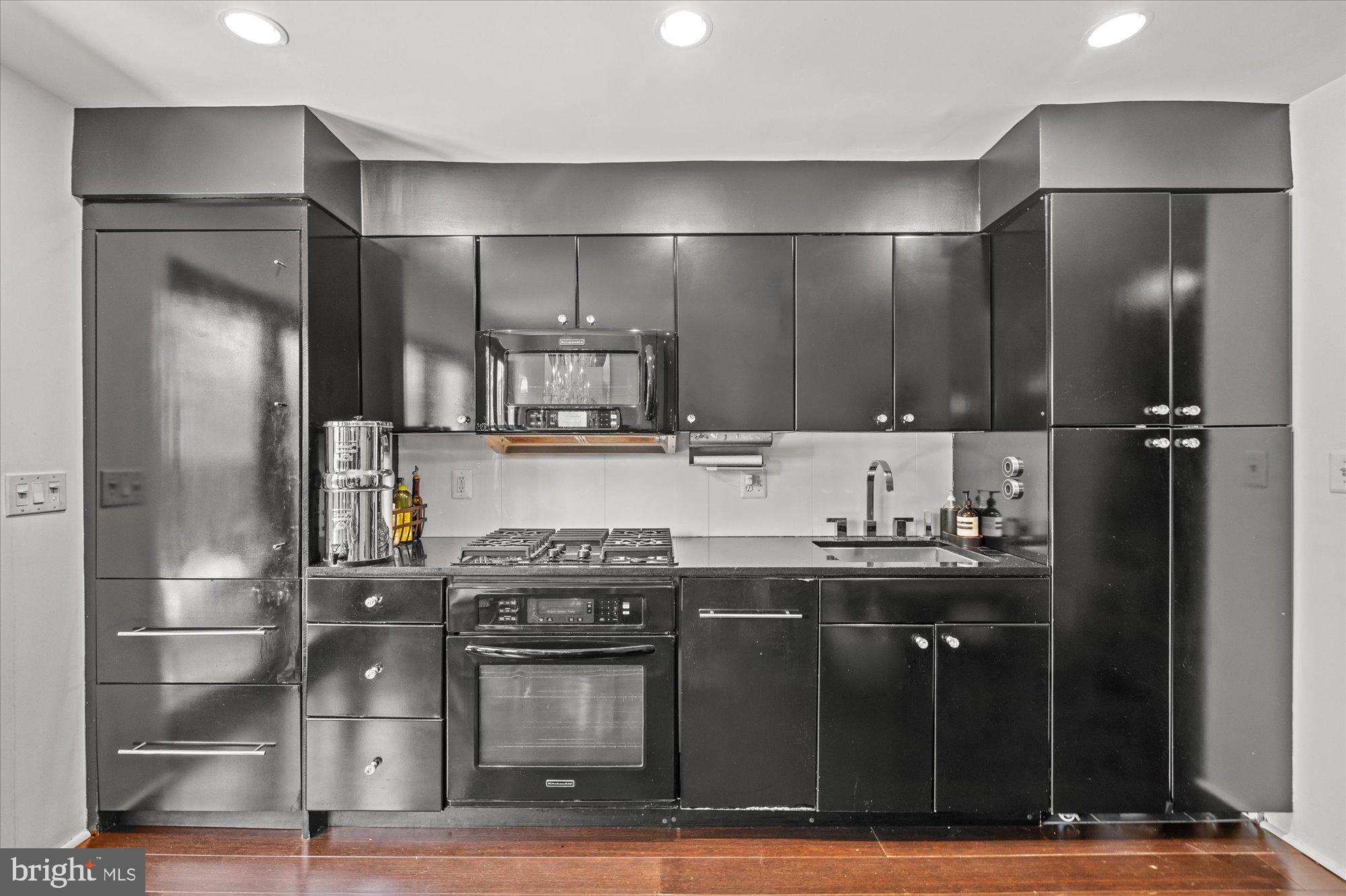 1323 PENDLETON STREET