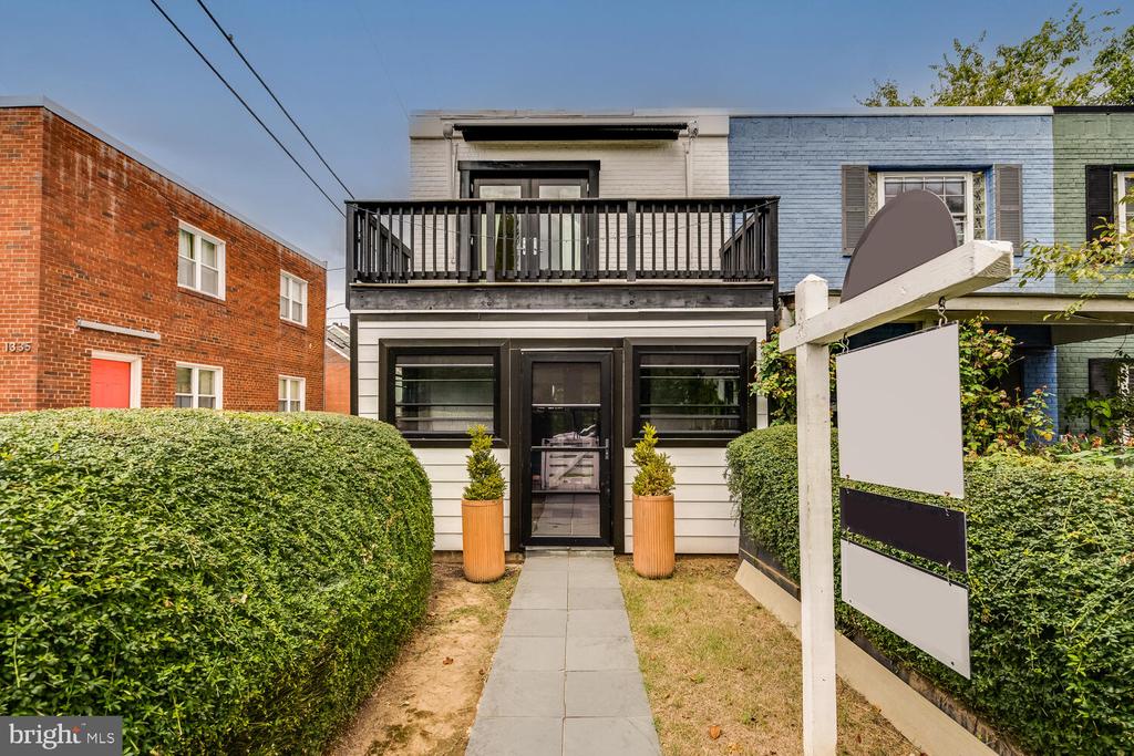 1323 PENDLETON STREET