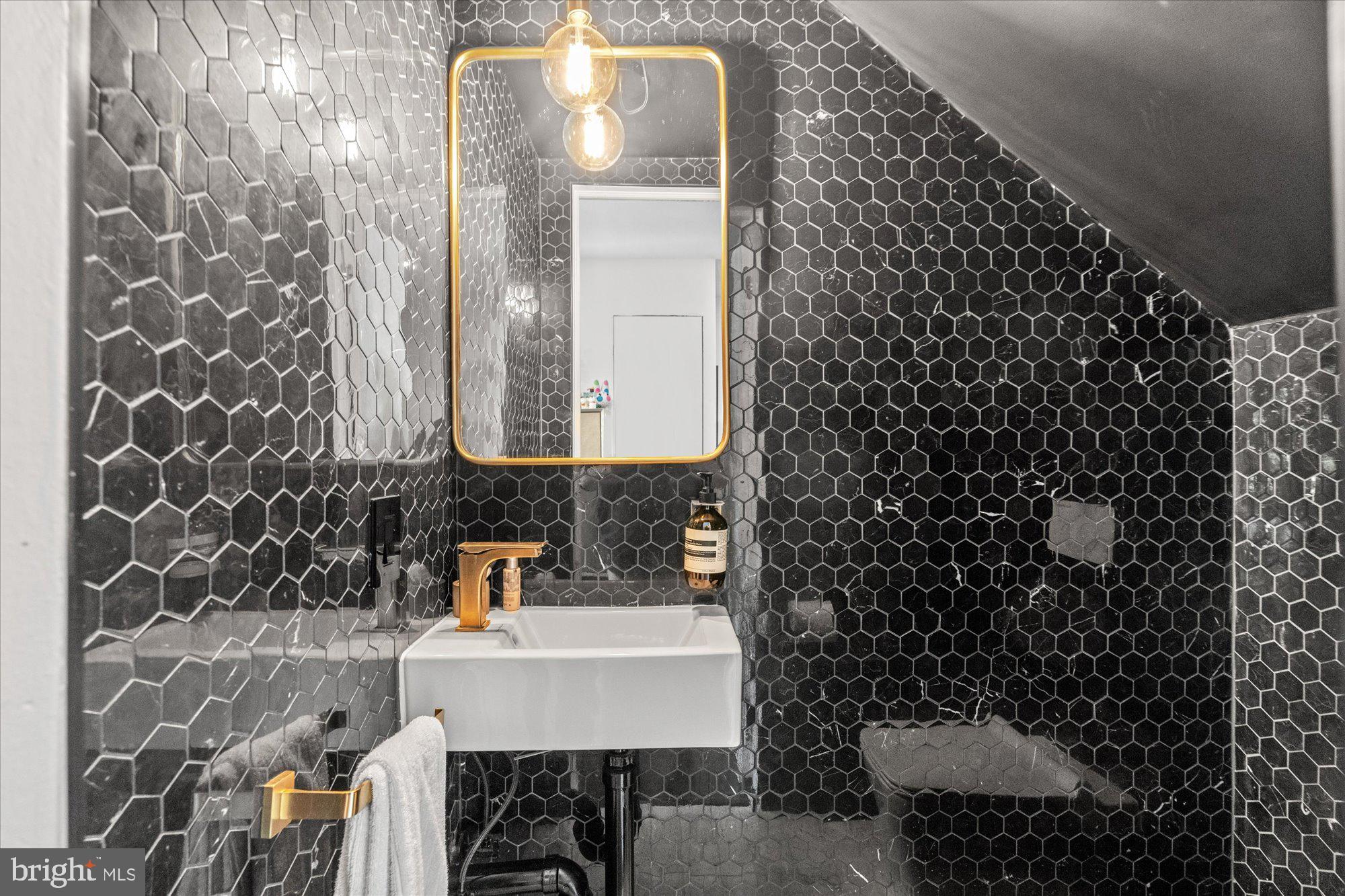 1323 PENDLETON STREET