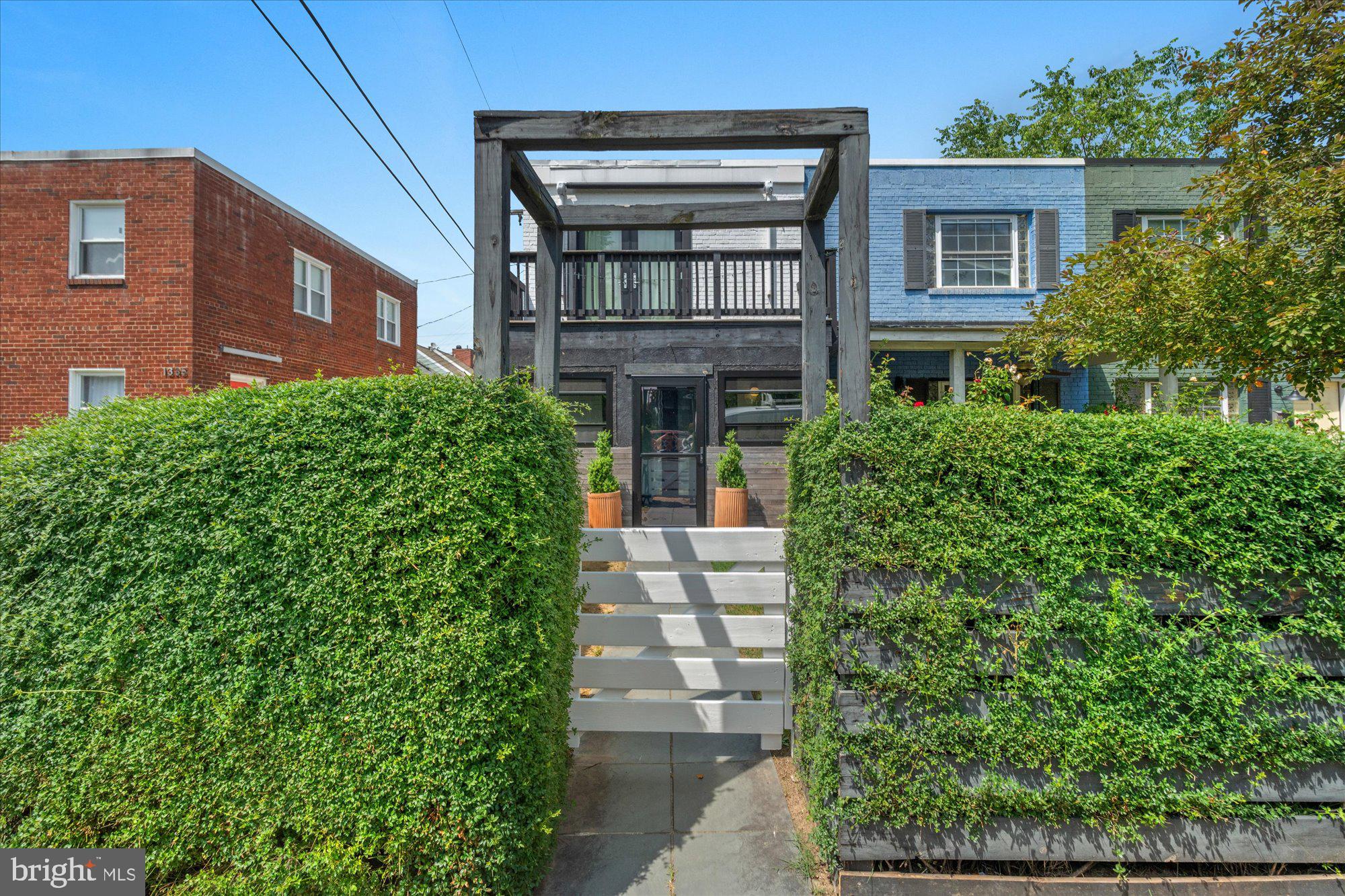 1323 PENDLETON STREET