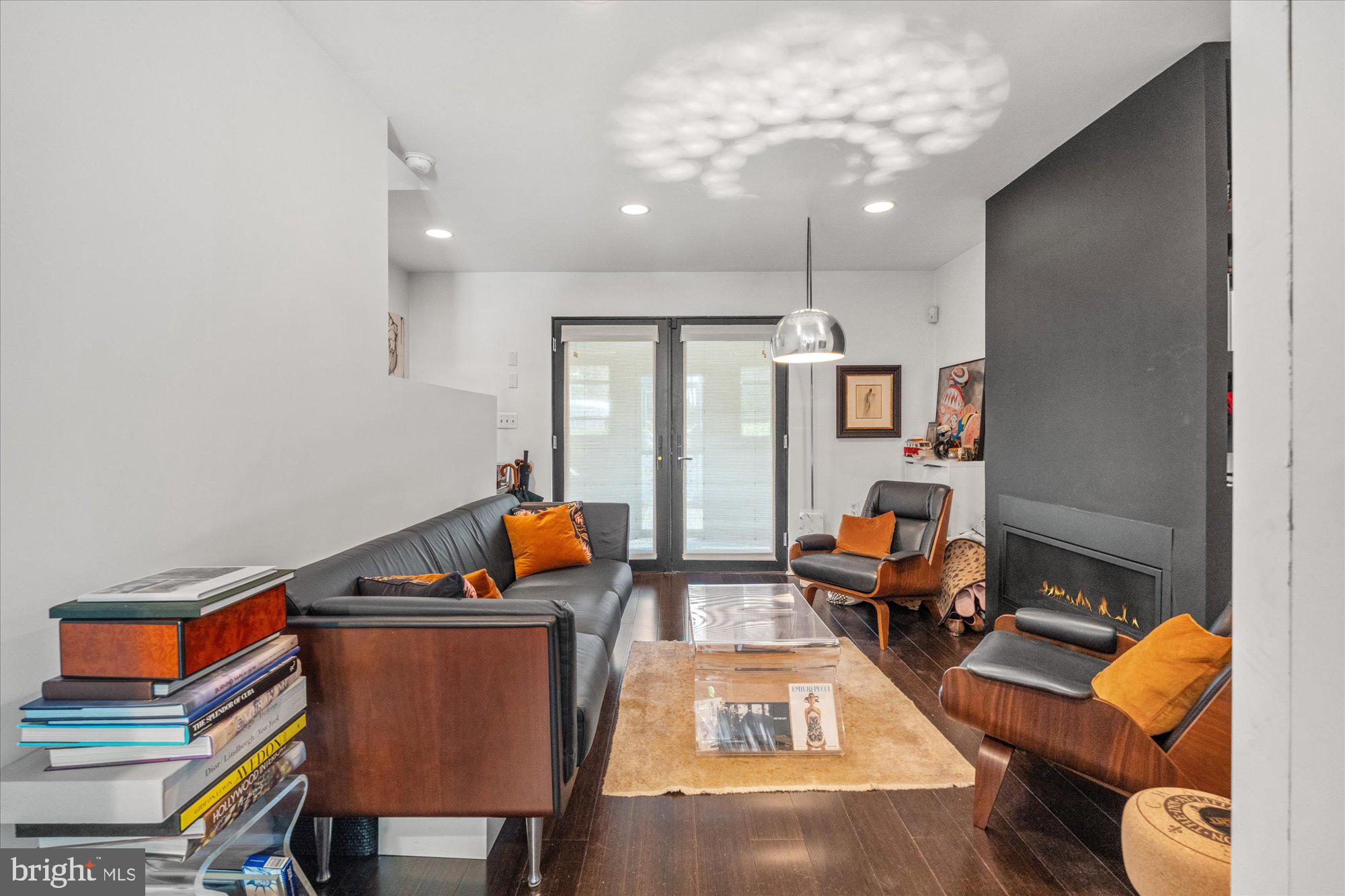 1323 PENDLETON STREET