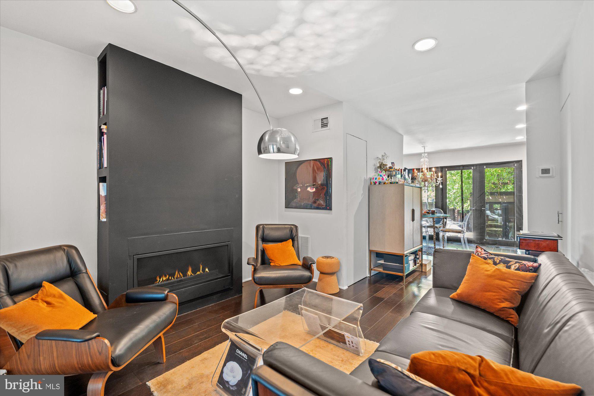 1323 PENDLETON STREET