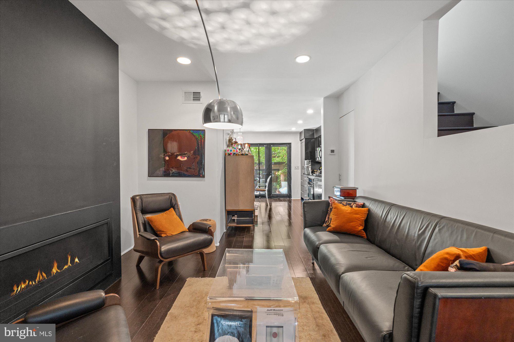 1323 PENDLETON STREET