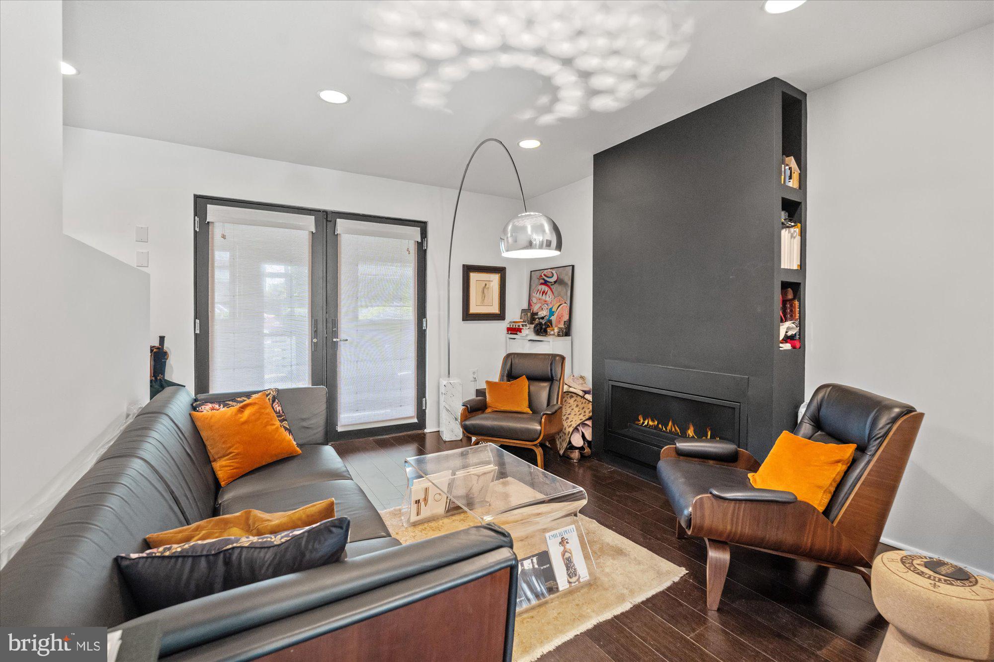 1323 PENDLETON STREET