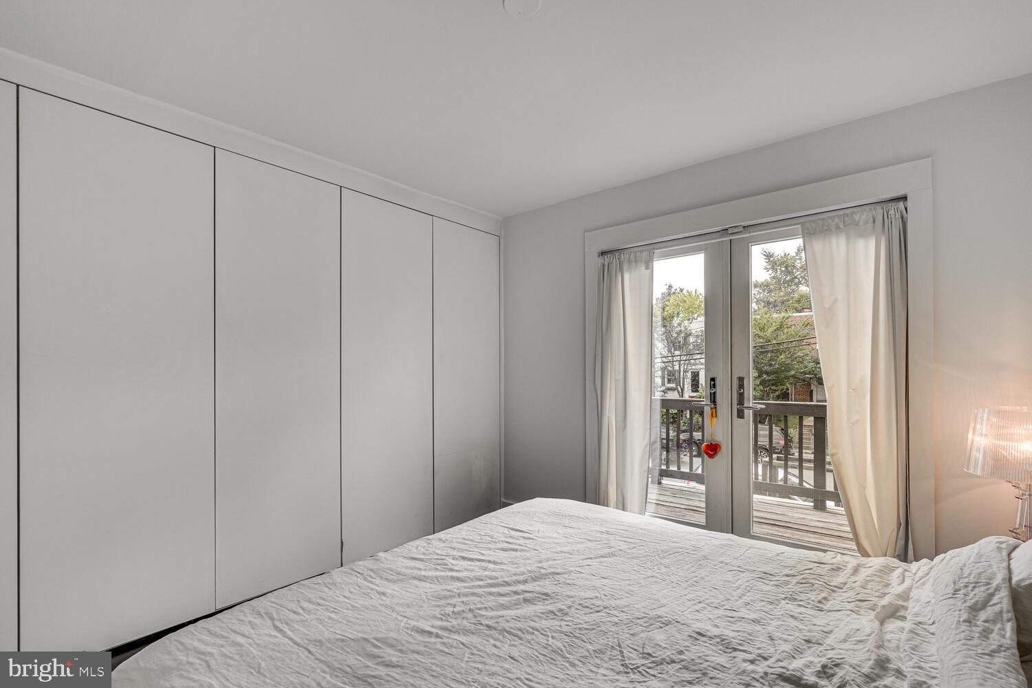 1323 PENDLETON STREET