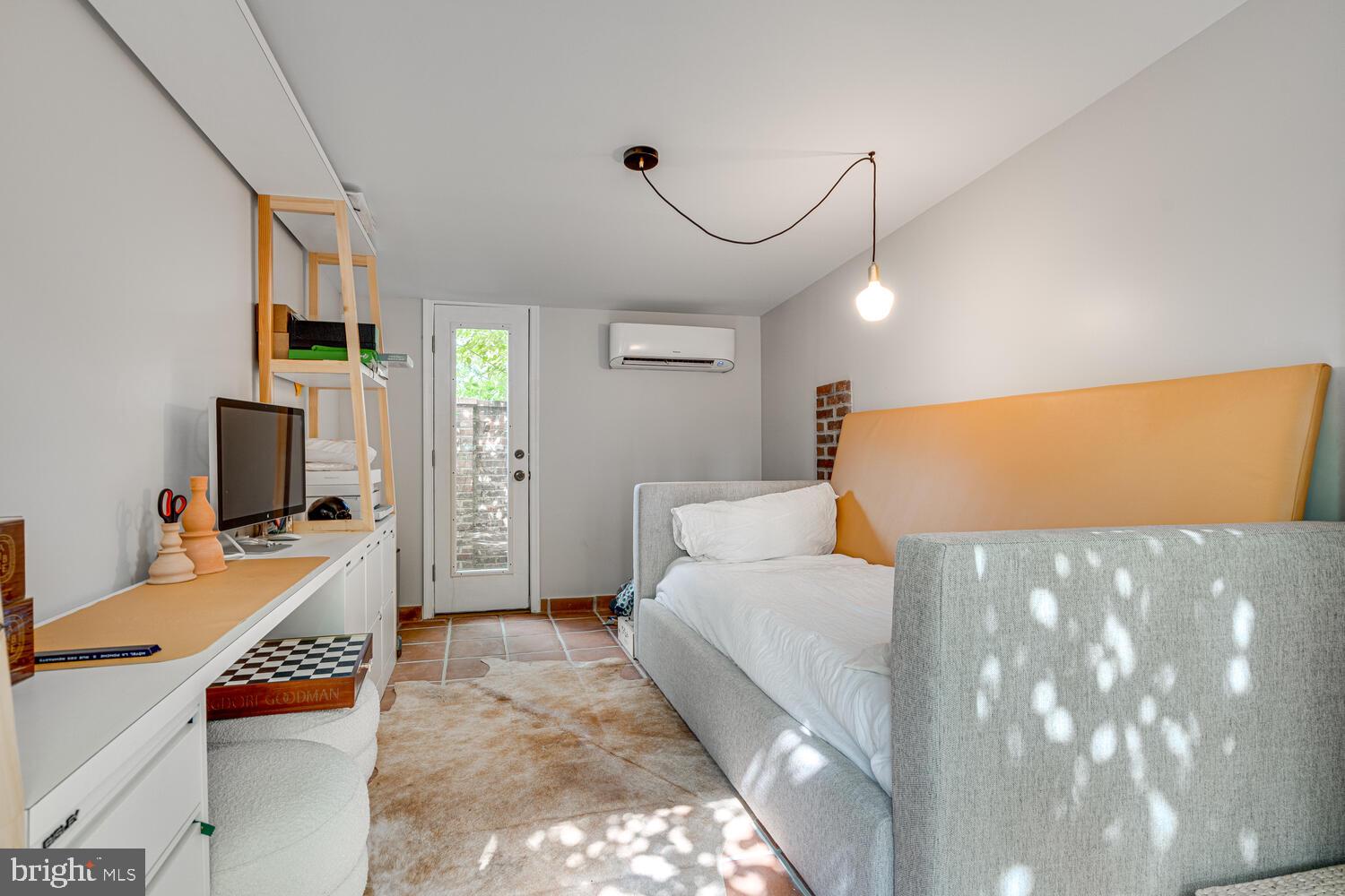 1323 PENDLETON STREET