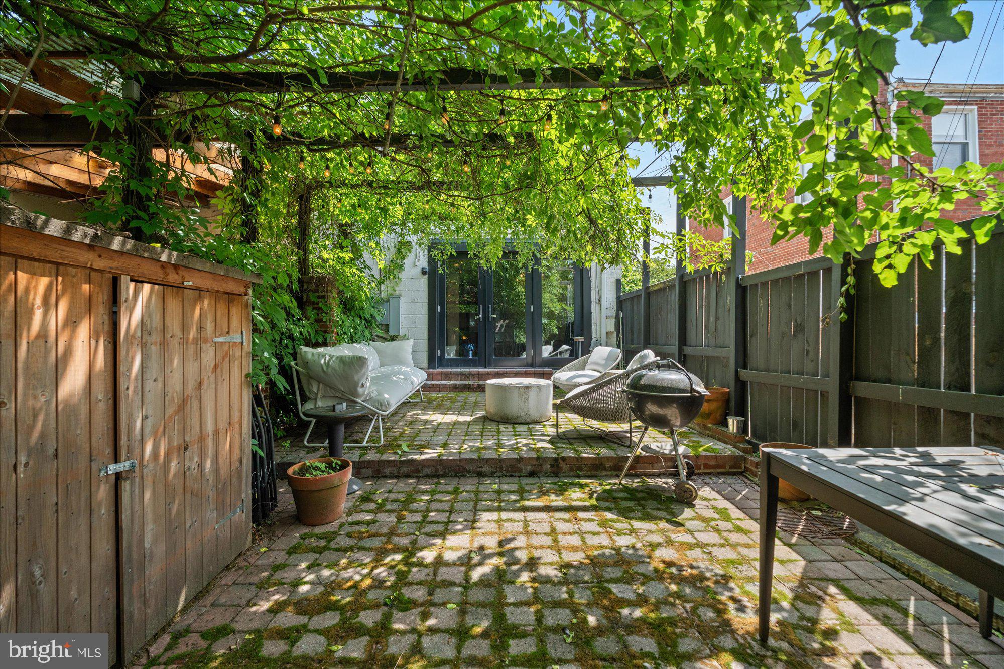 1323 PENDLETON STREET