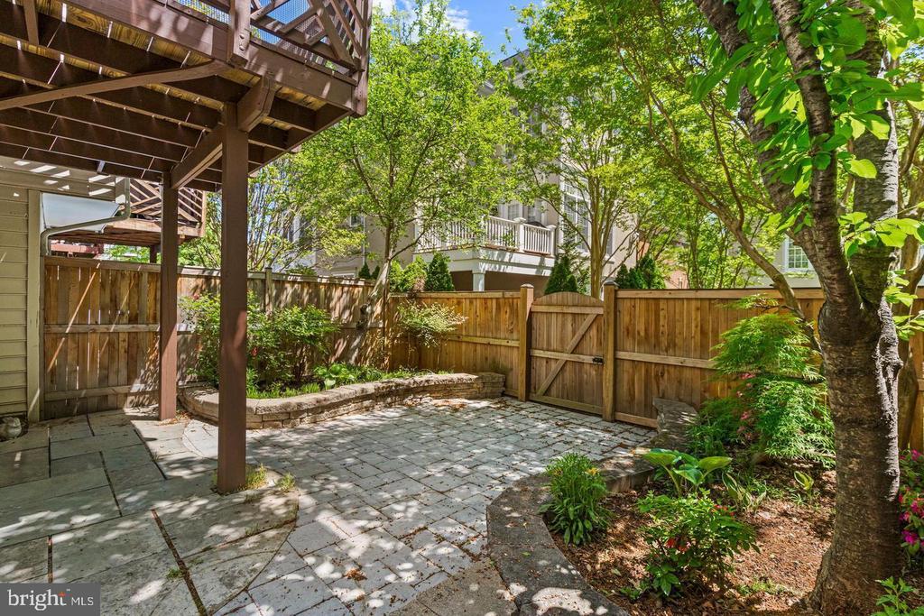 328 HELMUTH LANE