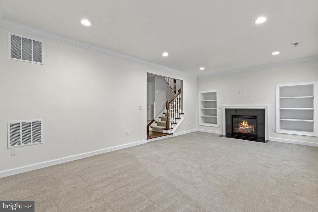328 HELMUTH LANE