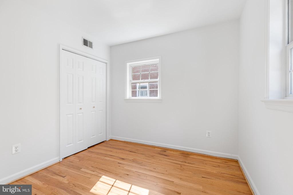 220 W TAYLOR RUN PARKWAY