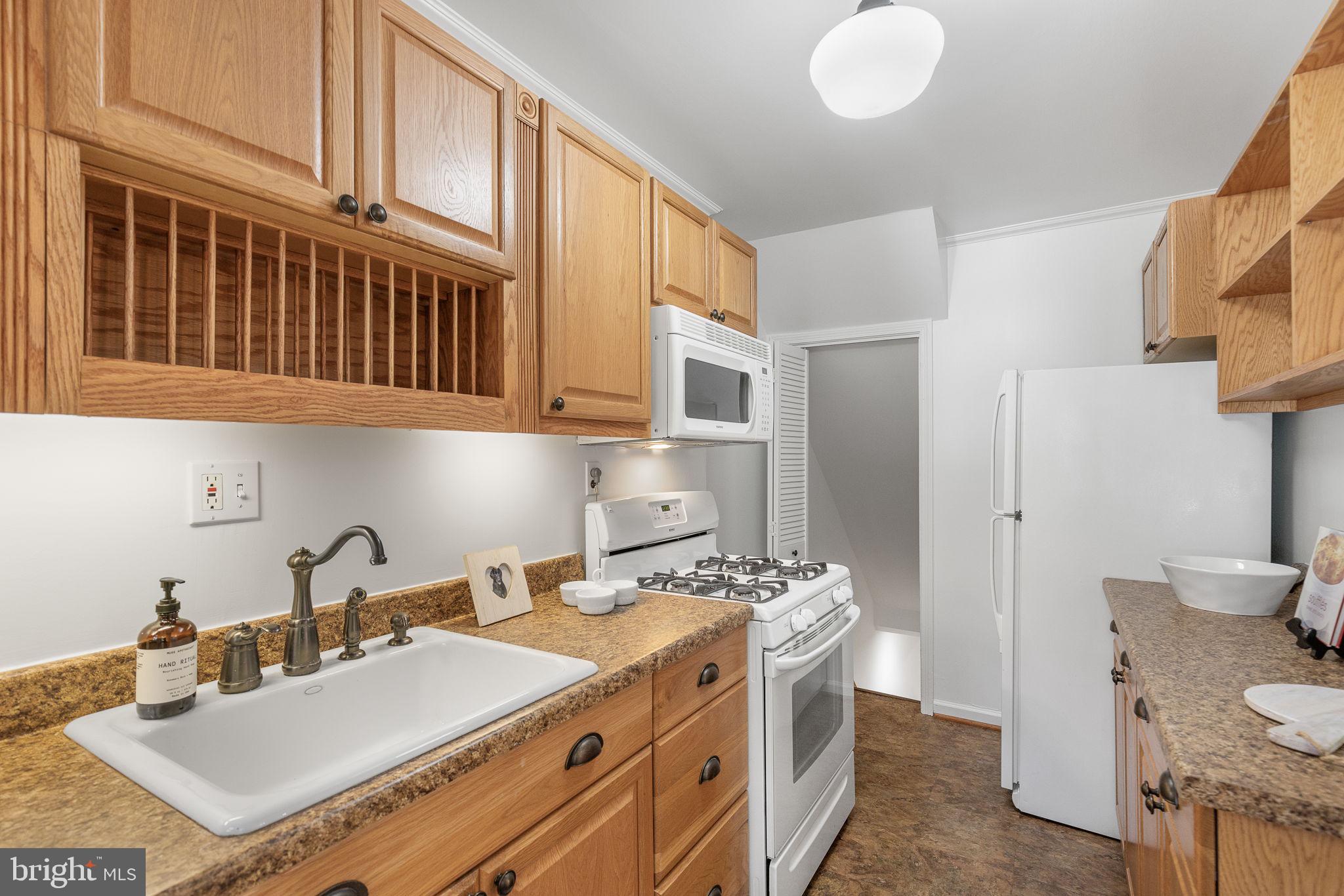 220 W TAYLOR RUN PARKWAY