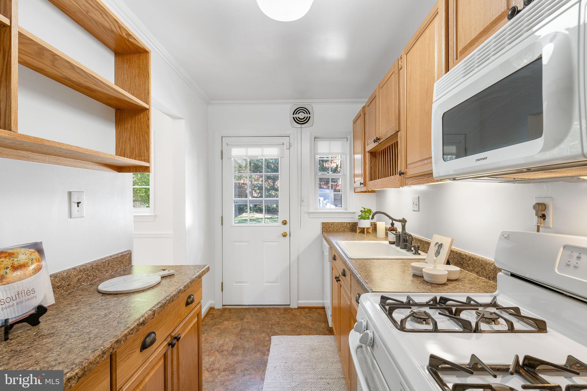 220 W TAYLOR RUN PARKWAY