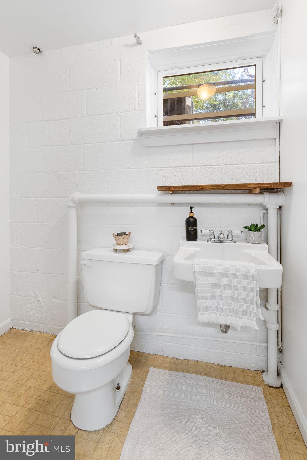 220 W TAYLOR RUN PARKWAY