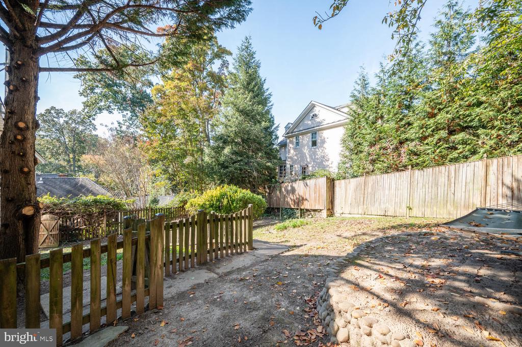201 MACARTHUR ROAD