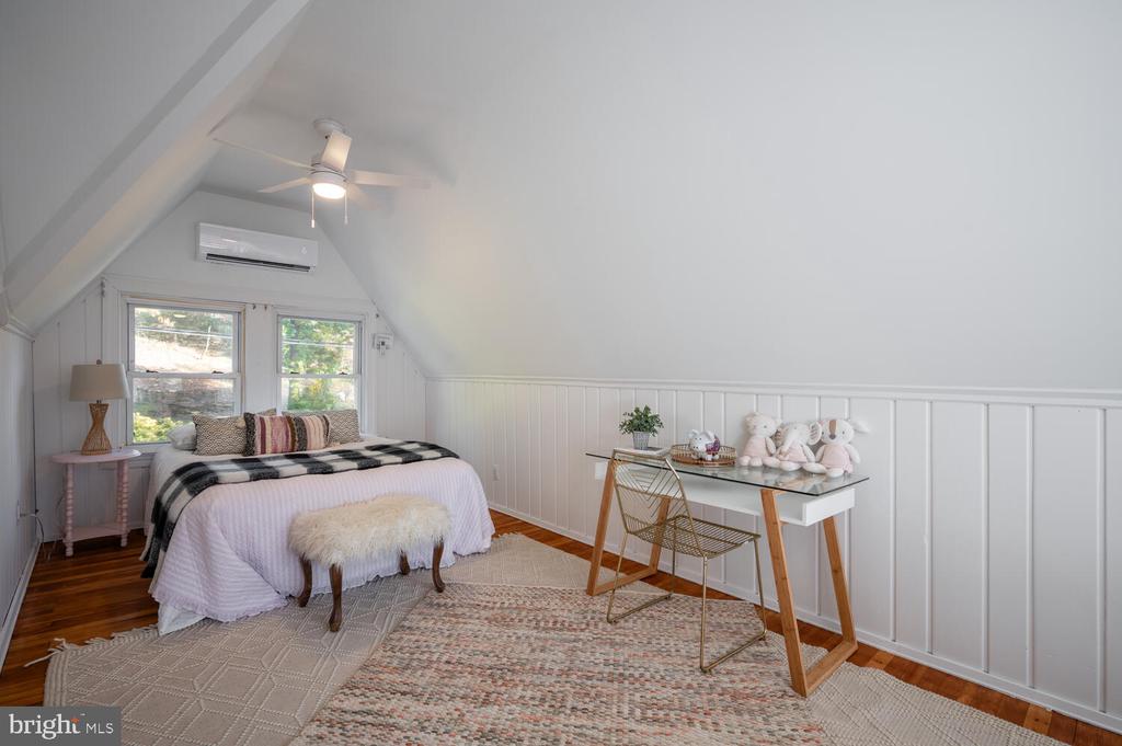 201 MACARTHUR ROAD