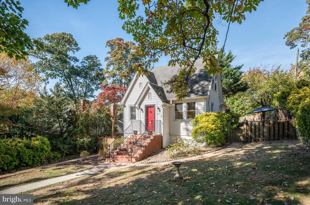 201 MACARTHUR ROAD