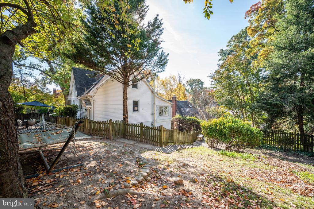 201 MACARTHUR ROAD