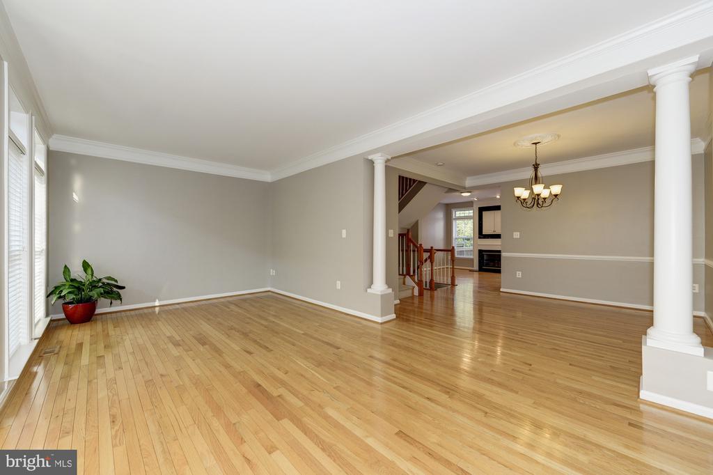 5007 BARBOUR DRIVE