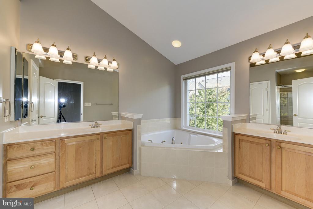 5007 BARBOUR DRIVE