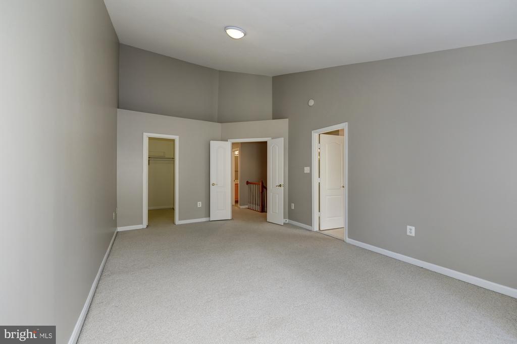 5007 BARBOUR DRIVE