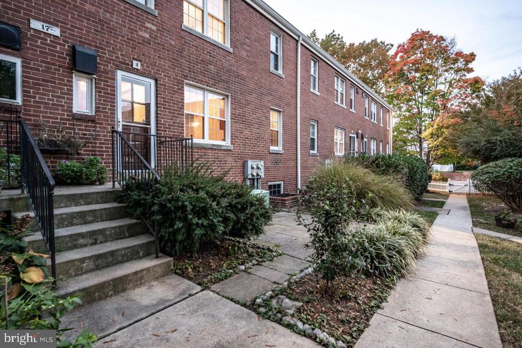 17 AUBURN COURT A