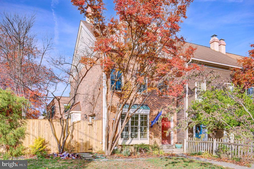 821 GREEN STREET