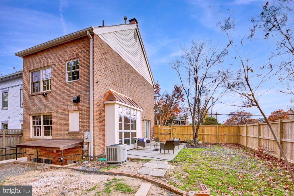 821 GREEN STREET
