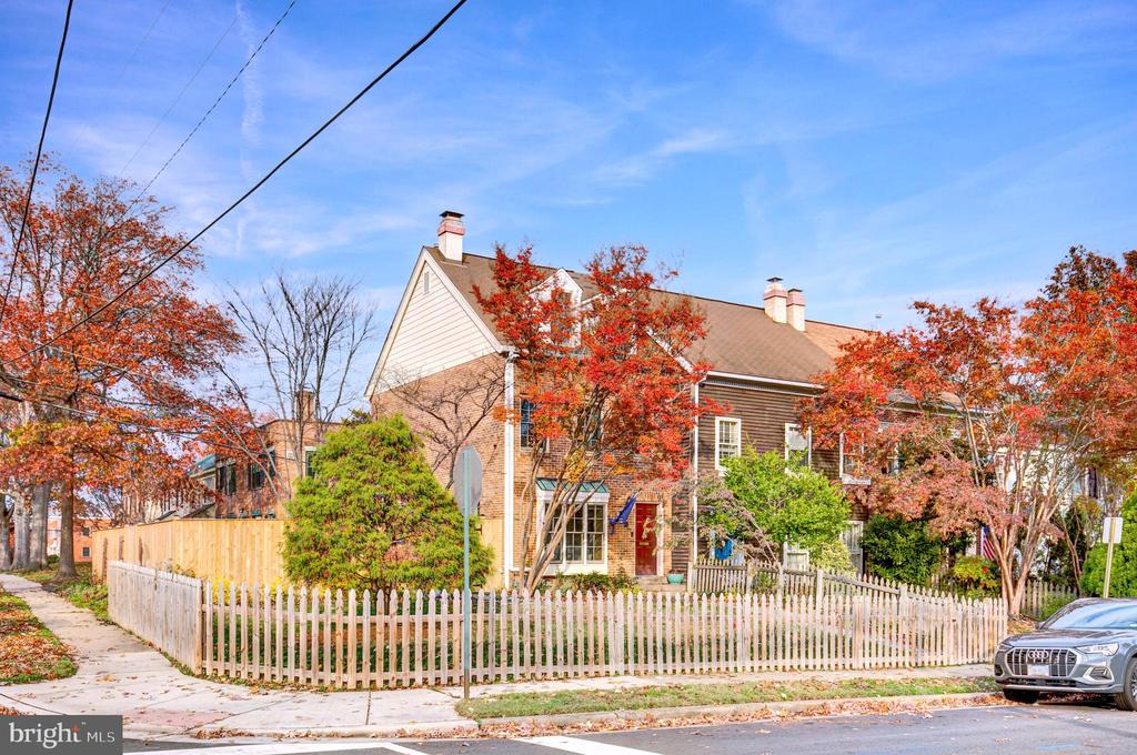 821 GREEN STREET